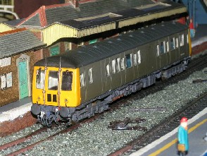 Solihull Model Railway Circle - Diesel Multiple Unit Class 122